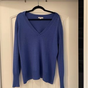 Woman’s V-neck sweater NYC